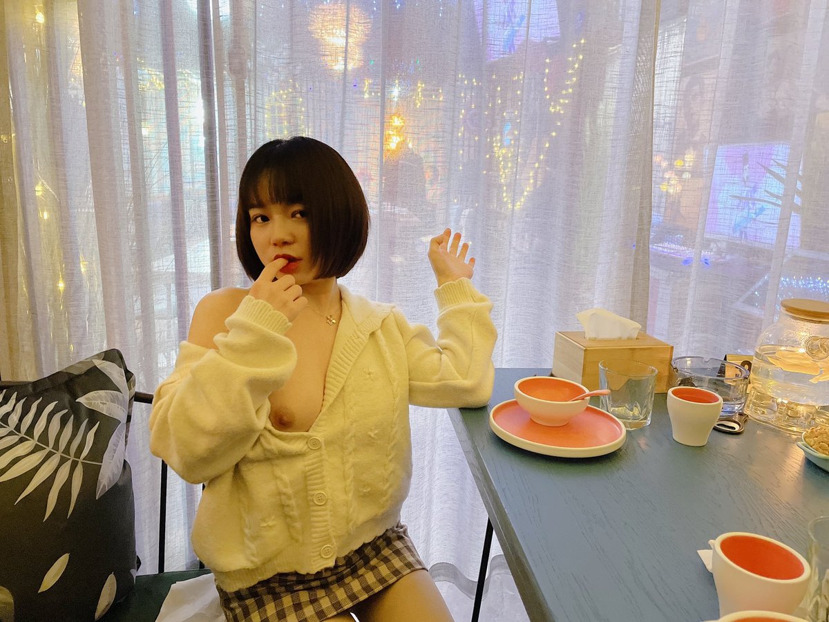 游遍整个星系也找不到比你更亮的星星
#萝莉 #反差 #学生妹 #淫荡 https://t.co/AI9lzmG5gi