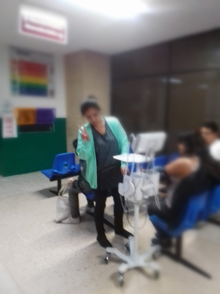 CurulPuebla's tweet photo. 😡🥼|| Denuncian en redes que la doctora Gabriela G., del #IMSS La Margarita privó a una abuelita de su derecho a ser acompañada, como lo obliga IMSS, incluso una enfermera se burló del hecho en #Urgencias; piden reacción de @Tu_IMSS @Imss_Pue #maltrato #AdultoMayor #CurulPuebla https://t.co/JIW87oDnNf
