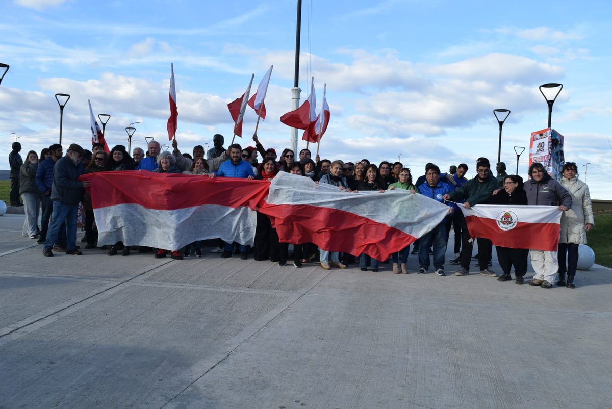 En #RioGallegos celebramos los 40 años de #Democracia recordando la figura y el legado de #RaúlAlfonsín.

Seguimos marchando por la #paz, la #justicia y los #derechoshumanos.