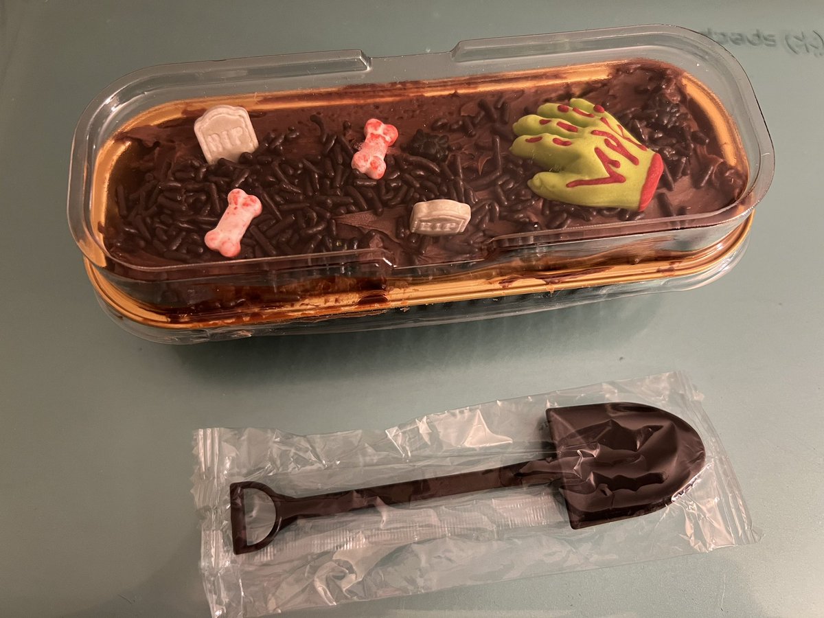 MsJamieDriscoll's tweet photo. Yummy treat from one of my math teachers for Halloween! 🎃 https://t.co/hUr4Tl71hw