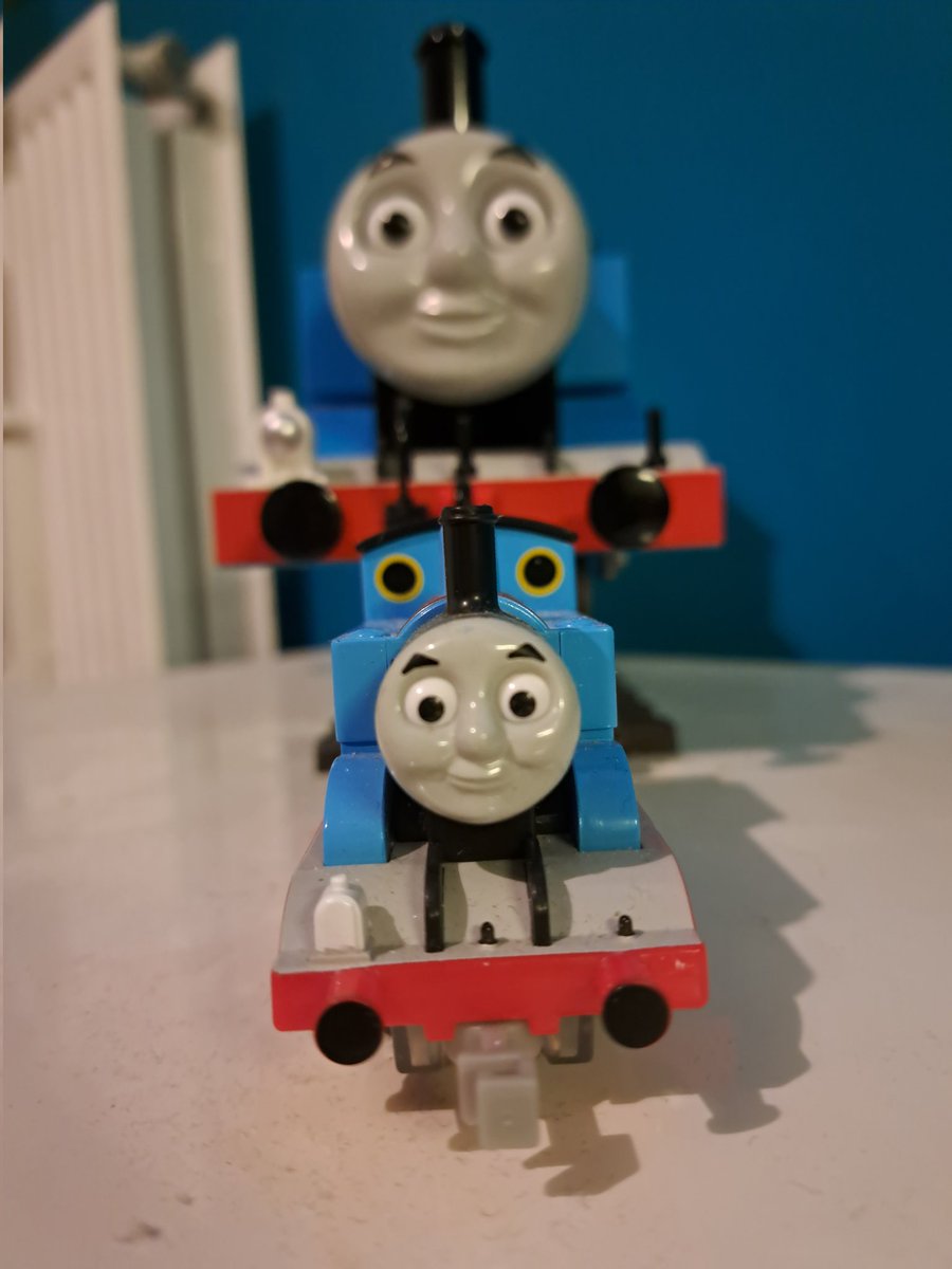 "You look like me!"

"What?! This is cool!"

"What is happening?!"

💙1️⃣