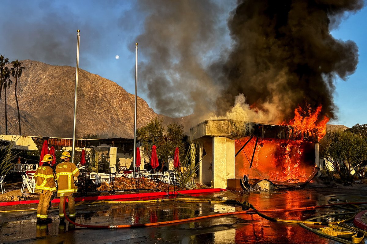 snaptphoto's tweet photo. De Anza CC #fire #borregosprings https://t.co/zrXfASkCf1