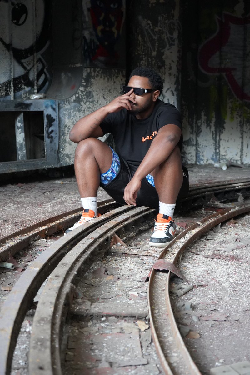 KD_Playmakers23's tweet photo. Love Me Or Hate Me🧡🖤

#Detroit #upcomingartist https://t.co/46Vyf438DP