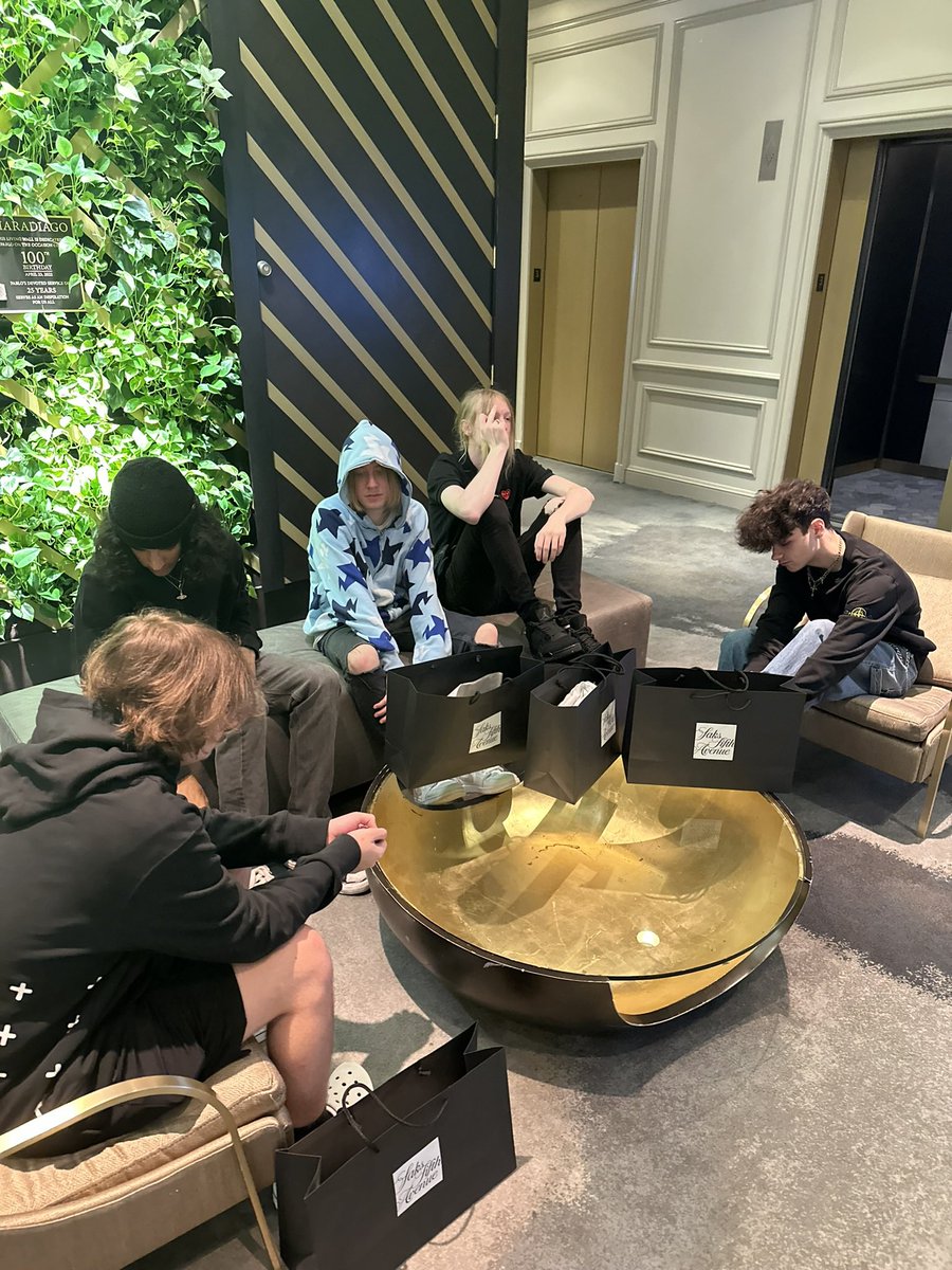 mjkzys's tweet photo. oh yea, we went to houston for a few days https://t.co/5y2YZc3n0T