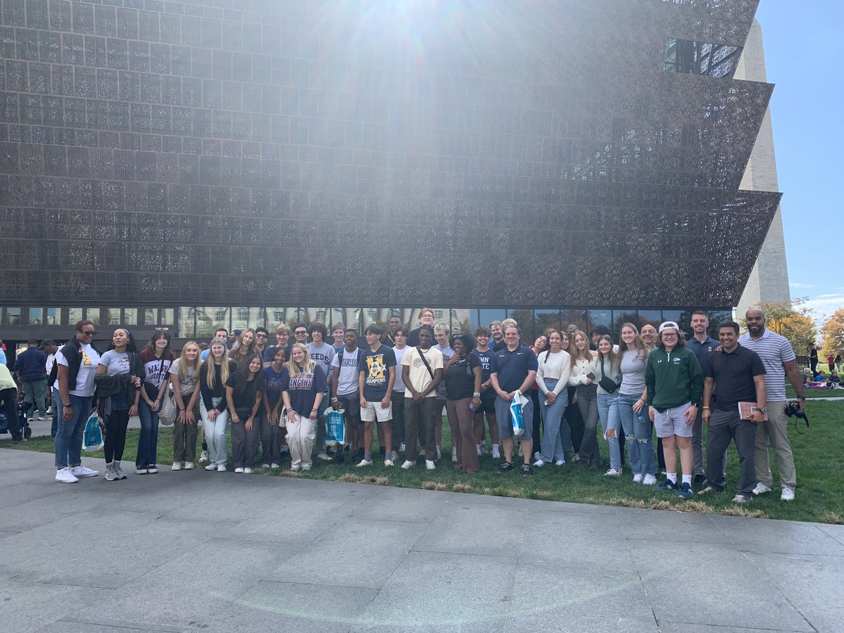SIHS_IPJ's tweet photo. We reconnected with our #IgnatianFamily this weekend at the @IGsolidarityNET #IFTJ to pray, learn, reflect, and advocate for Justice alongside friends from @WalshJesuit! #AMDG #CommittedToJustice https://t.co/yX0lxVPg2h