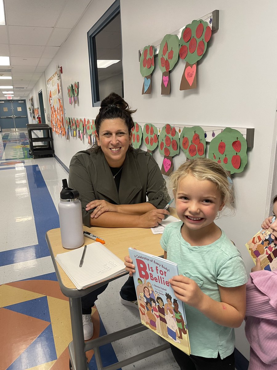 klaifskinders's tweet photo. An author visit and pumpkin carving all in one day…we’re having too much fun over here in Kindergarten! https://t.co/Z6mWQnwLDh