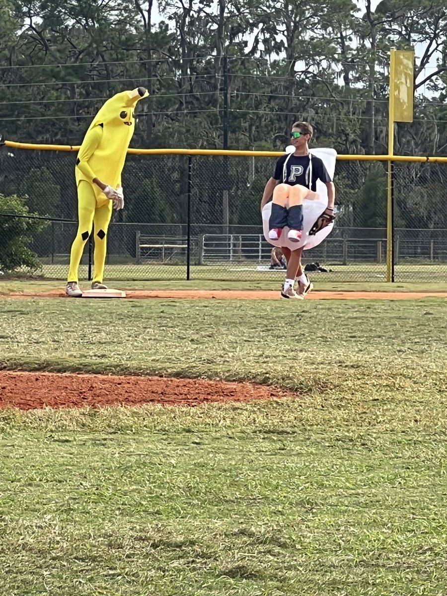 BrettSki42's tweet photo. What a fun day for the @ParrishBaseball Club team today at the 1st Halloween Fall Game!

🍌 ball &amp; full costumes. 

The players, parents and families all enjoyed themselves on Halloween Eve as we wrap up our fall club season this week.

Happy Halloween! 🎃 https://t.co/K15FMAN6x2