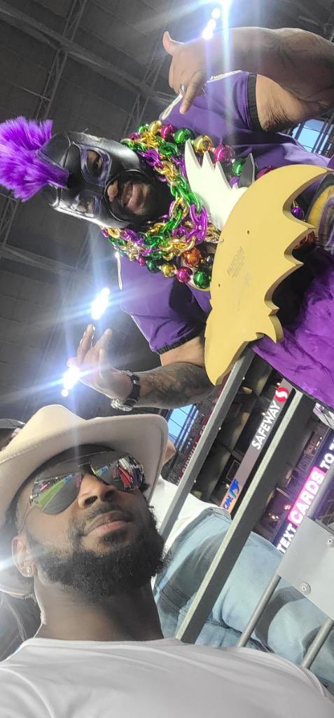 FlockMan88's tweet photo. Besides the win the guys showed us a lot of love after n I appreciated it! ππ #FlockWithMe #FlockMan88 #Arizona #ravensflock thanks @Patrickqueen_ https://t.co/xKx9meVRkF
