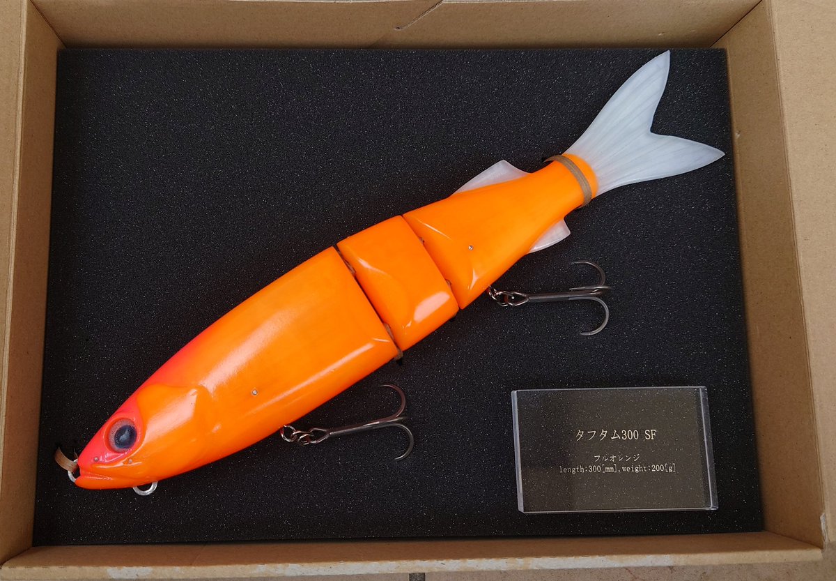 fish_rewrite_2's tweet photo. 待ちに待ったタフタム製品版が届きました💎
カラーリングが艶有りでとてもきれいな仕上がりです🍊
プロトモデルから細かな箇所アップデートされてますね…使用が楽しみです🎣
#BooBooFactory
#タフタム300
#フルオレンジ
#フィールドモニター https://t.co/OYahHnsxsz