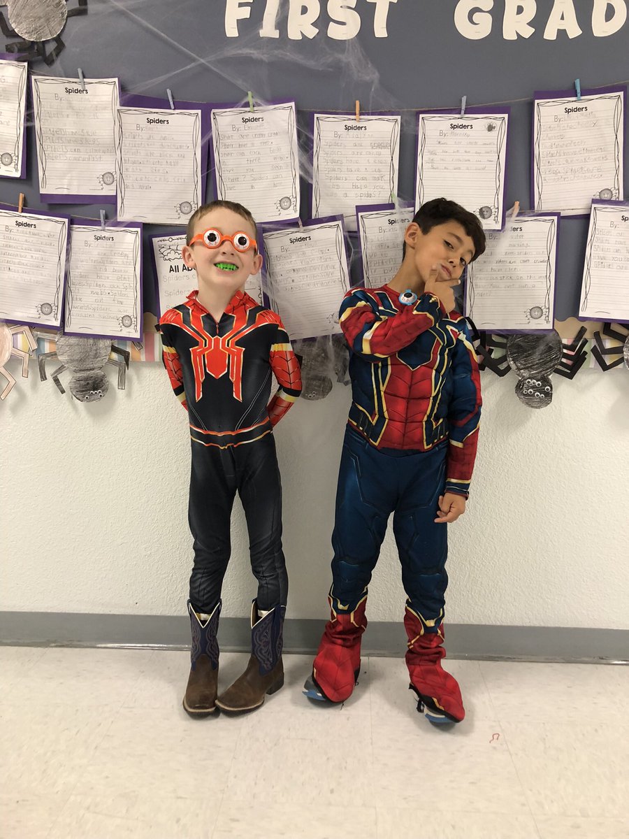 MsEnriquezz's tweet photo. Halloween at DHE 🎃👻🧡🕸️ https://t.co/cGanC9CvsI