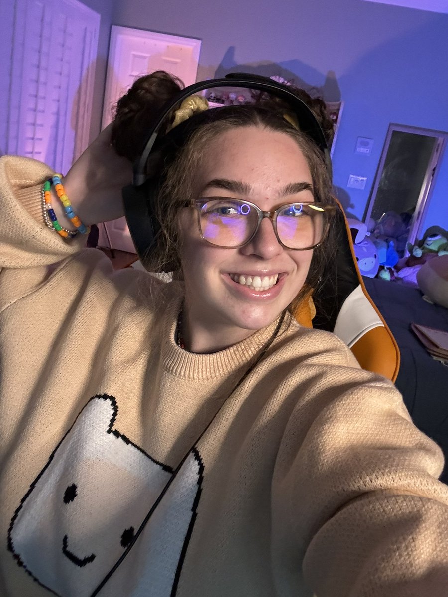 hoodedmane's tweet photo. early halloween stream! playing a new scary game!

i actually dressed up this year :)) https://t.co/MPyGnAPxxu