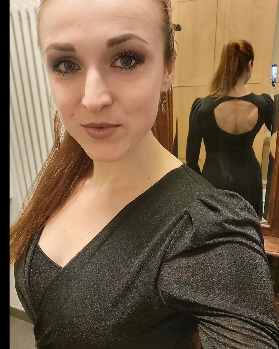 laimaice's tweet photo. Ready for a concert and to show off the new back gains! 🤩💪🏻
I think I'm going to enjoy wearing backless concert dresses even more from now on! 😍☺️

As they say "don't get too muscular, you'll loose your femininity"... Well, I guess we're on our way.. 😅

#concert #gains https://t.co/Z3spaLdmJz