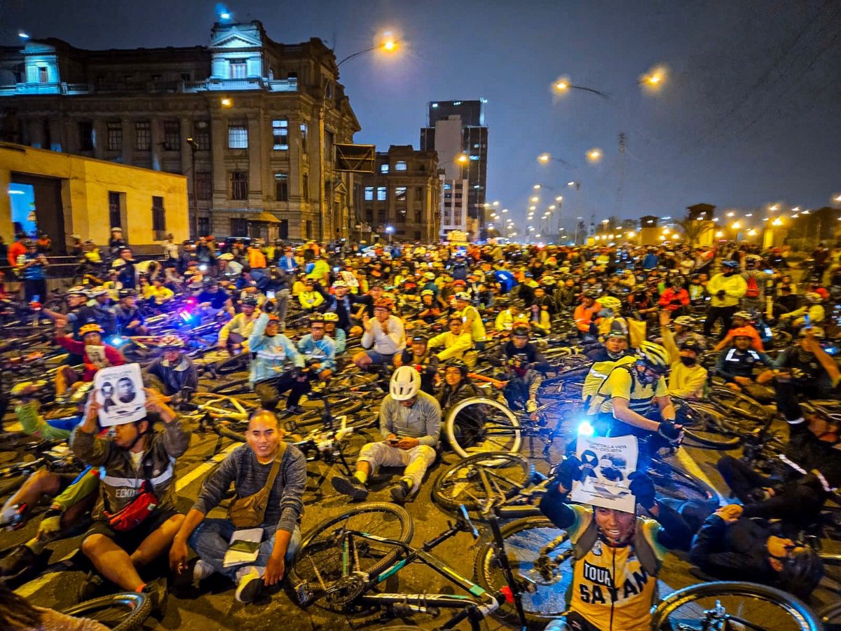 JovenesMorados_'s tweet photo. #CTRANJM | 🚴♂🚴♀ "En nuestra lucha por vías más seguras para ciclistas, nos unimos al plantón para evitar más tragedias en las pistas. No queremos más muertes en las calles. Trabajamos por un futuro donde cada pedalada sea segura y tranquila. https://t.co/GGQGUPjQjg