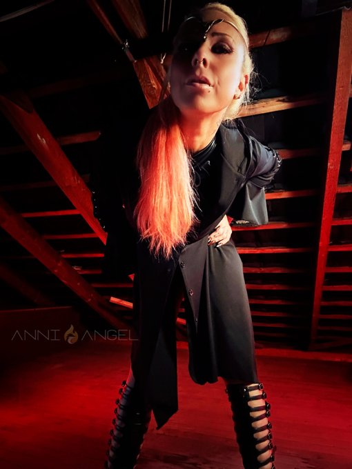 🔥🎃🔥 Happy Halloween Cuties 😇🦇👻  👻 https://t.co/0zZ40AuvOD 👻 https://t.co/T5KhdTAG6x