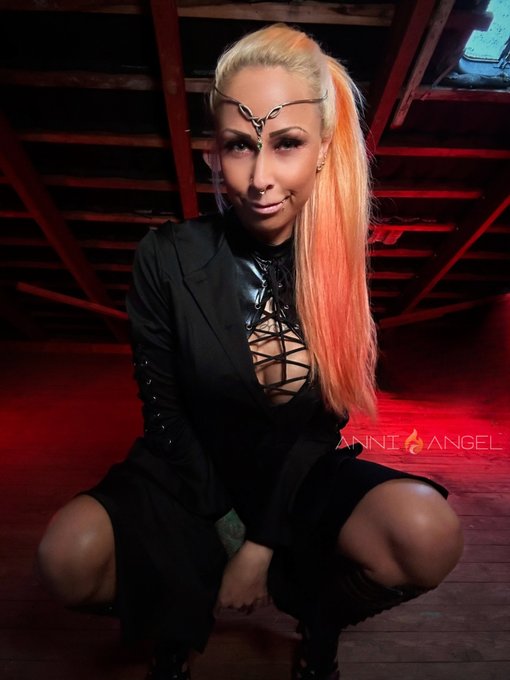 🔥🎃🔥 Happy Halloween Cuties 😇🦇👻  👻 https://t.co/0zZ40AuvOD 👻 https://t.co/T5KhdTAG6x