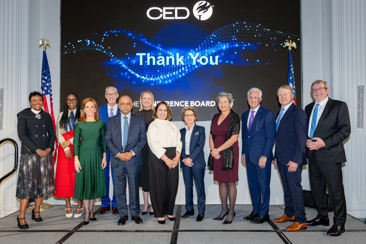 Honored to receive the @CEDupdate Distinguished Leadership Award alongside so many exceptional leaders. Thanks @JohnTChambers for the warm introduction and to the CED members for this recognition. So privileged to lead Team @AMD at this amazing time in the semiconductor world!