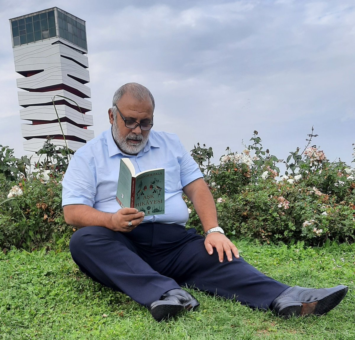 Baba Cafer isimleri sıraladıkça bütün abdallar "Huuu!.." der. Bütün silsileye hu çekilir ve Pir Baba Cafer kısa bir dua buyurur.
1609-1617 yılları arasında Sultanahmet Cami'nin inşa hikayesini dinlemek ister misiniz? Hemşehrim iskender Pala'nın kaleminden.