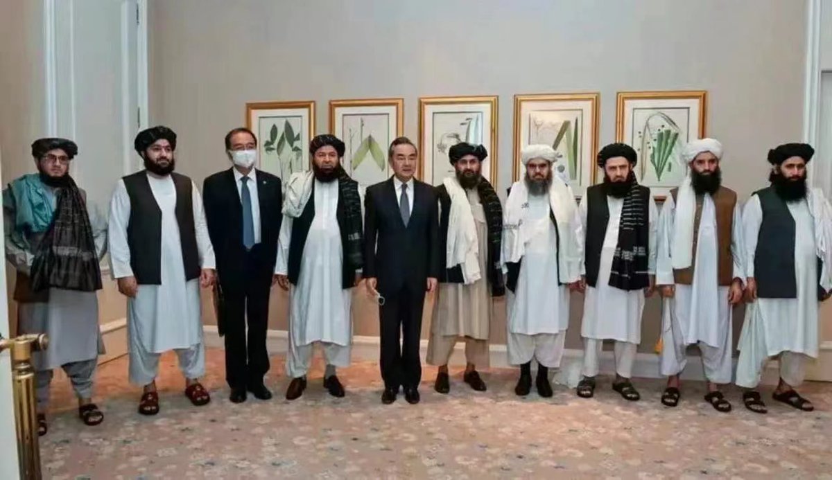LUOXIANG_PMTQ's tweet photo. 惨绝人寰！
哈马斯恐怖分子闯入以色列平民家中，射杀了父亲然后夺过婴儿塞进烤箱中，接着反复强奸母亲，让母亲听着烤箱中婴儿凄厉的哭嚎，在婴儿被烤熟的过程中拍摄并轮奸了母亲三次！
恐怖分子把一切都拍摄下来上传到电报群中。近日纽约邮报记者暗访时发现这些并将其披露！这就是所谓中共支持的盟友！ https://t.co/9UGosxZ2JA