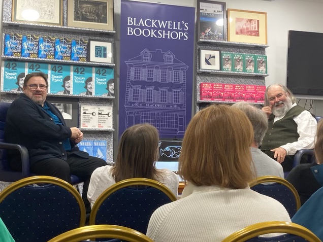 The #42DouglasAdams caravan continues @blackwelloxford tonight. Thank you James Orton for organising this lovely event with @kevinjondavies and @Unbounders @johnmitchinson.

We'd love to venture to Scotland next, @AngieKCrawford, @ToppingsEdin, @WaterstonesGla, @EdinBookshop!🏴󠁧󠁢󠁳󠁣󠁴󠁿💪🏽
