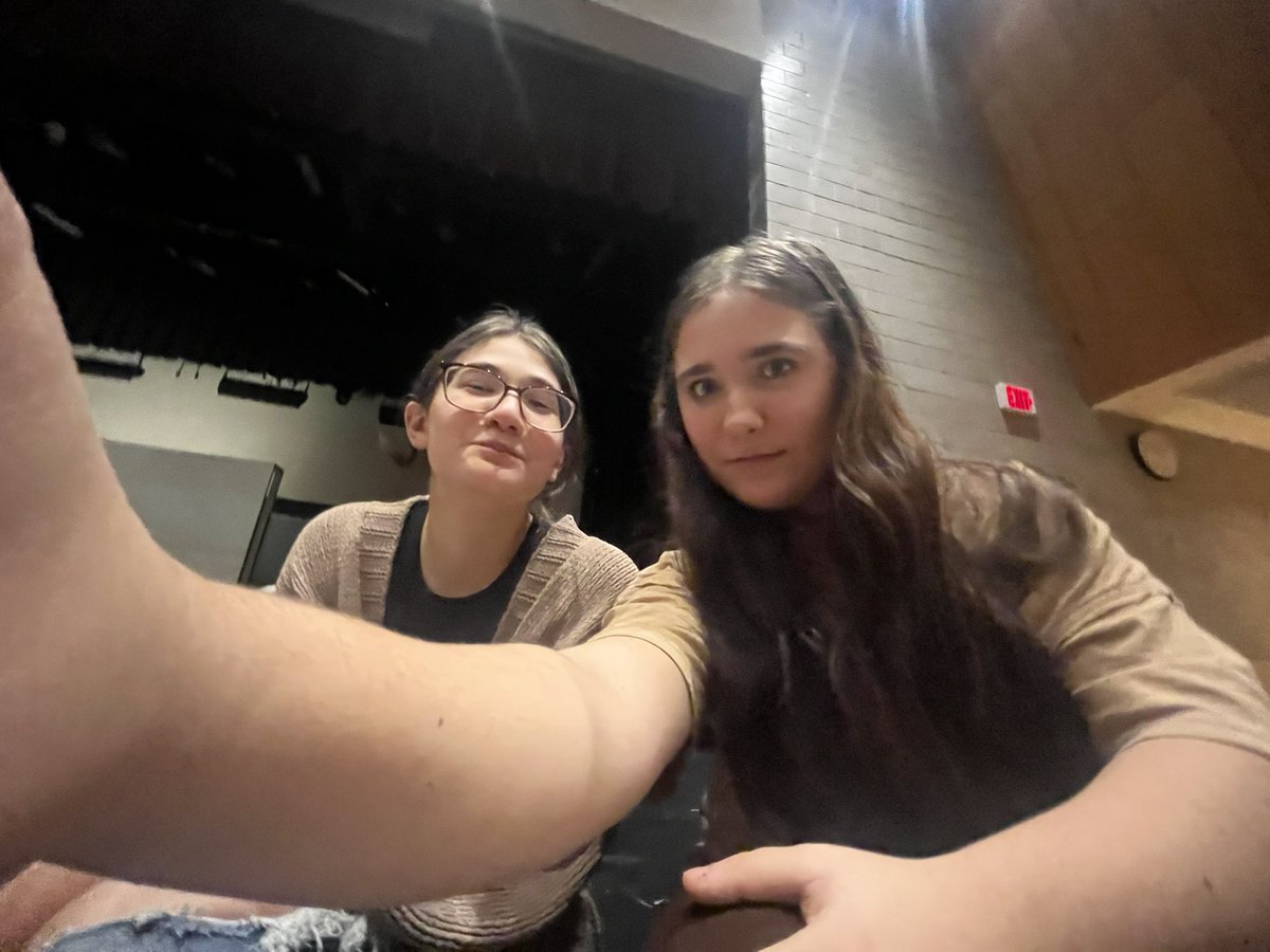 rmhselectrics's tweet photo. Everyone is enjoying their calzone on this fine first day of tech week!! (besides Bella🙄) https://t.co/tqxglvdN40