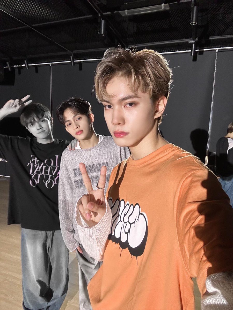 JomElevenOFC's tweet photo. Happy Birthday Macky! Okay na sana eh. Hahahaha! Bat may ganito pa 🤣🤣

#New_ID #뉴이드 #MACKY #마키 #HAPPYMACKYDAY https://t.co/2qjk3qpQJQ