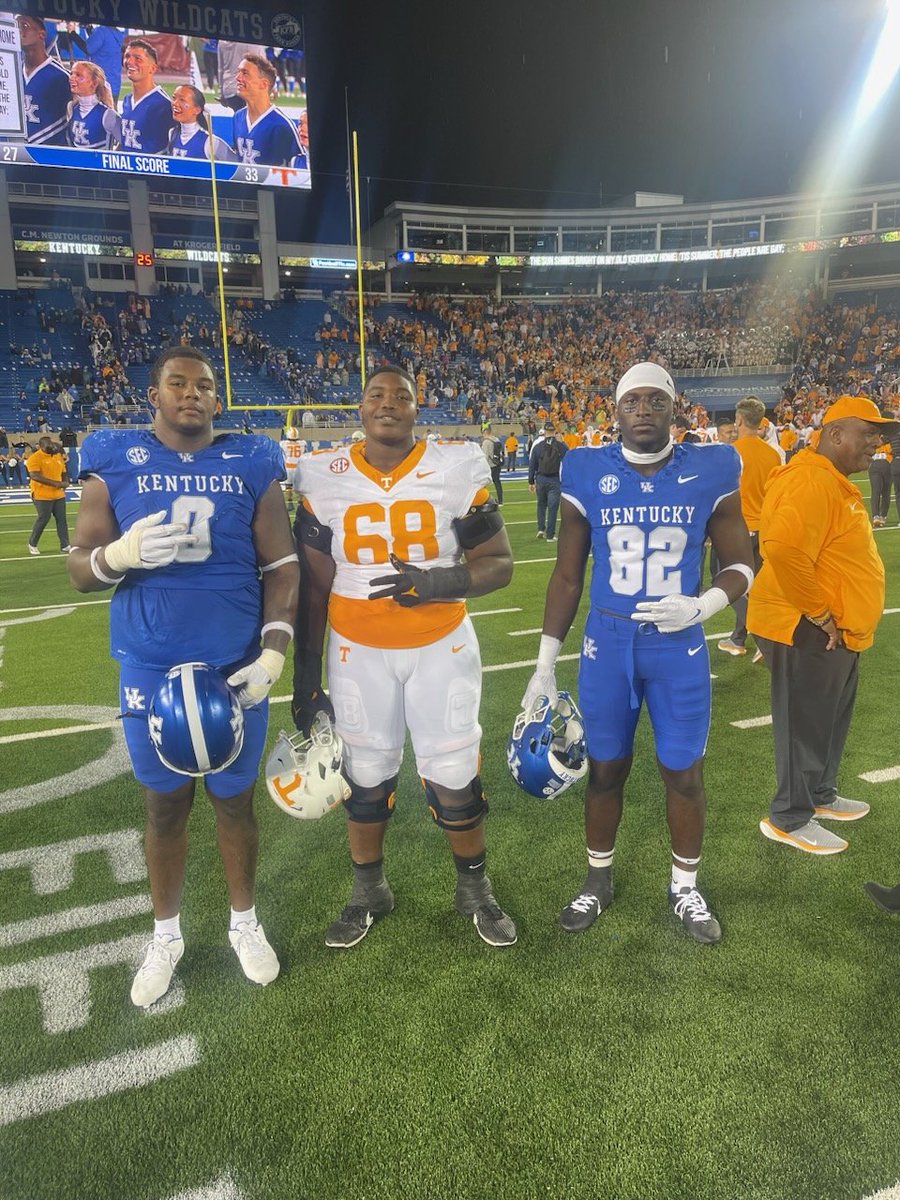 Detroit_CTFB's tweet photo. The Wildcats and Volunteers met this past Saturday and #CTFB was well represented! From left to right @deonewalker0 @UKFootball, @RecruitMasai @vol_football and @espn_mar05 @UKFootball. #GreenGuys #BBN #GBO https://t.co/Lhjgk29XHQ