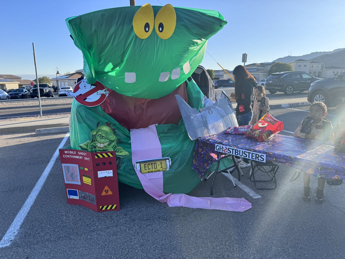 PowellEPISD's tweet photo. Thank you to our PTO, this Trunk or Treat was a hit! https://t.co/DbKnBeBFmu