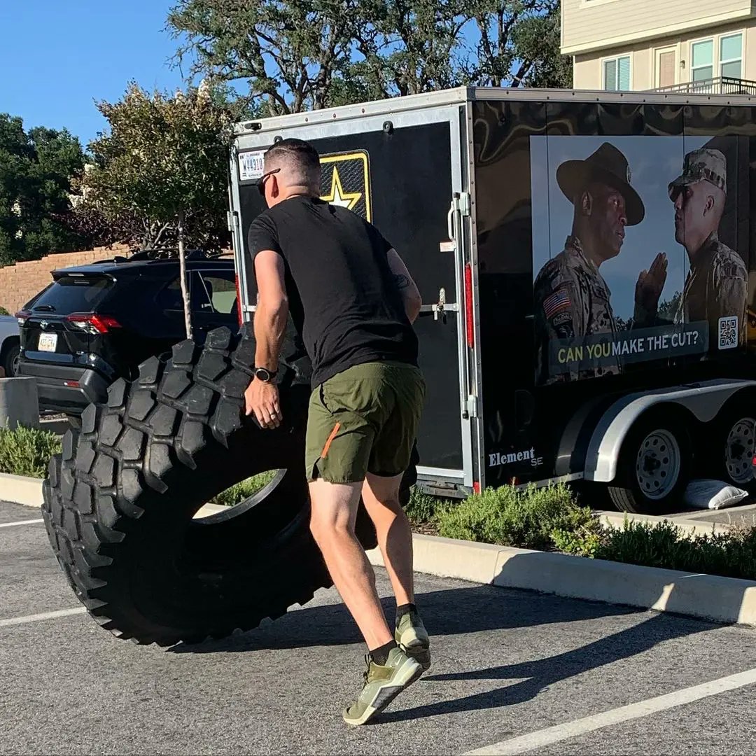 EastinRobertoh's tweet photo. After a long day at work, we decided to keep pushing. Tire flips for the win! Make each day your best, your enemies won’t expect it!! #USArmy #Soldier #TireFlips #Workout #GetSome #USAREC #SoldierFit #BeTheBest #BestOfTheBest #CantStopWontStop #PasoRobles #Atascadero #Templeton https://t.co/up8IugvJUo