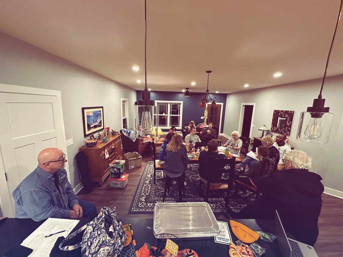 Bg262's tweet photo. A race for runners by runners. The details are set! Let us ease your Race Day jitters 💩

What questions, comments, or concerns do you have? 

#bg262 #bgky #MS #msawareness #communitysupport #runningcommunity #nonprofitlife #coursesupport #Volunteer #makeadifference https://t.co/9rhRy9imHD