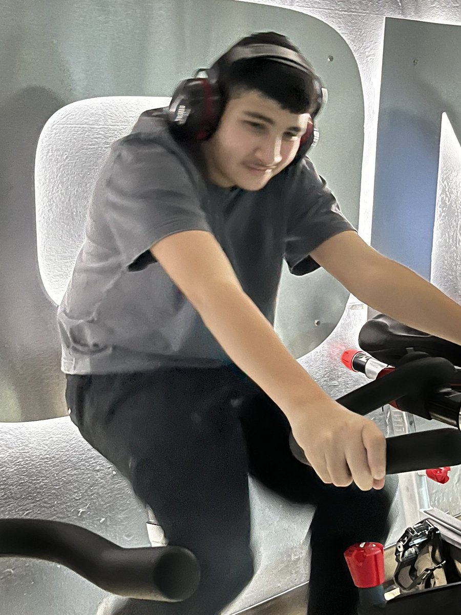 CSSpecOlympics's tweet image. Great workout today with girls cross country!! Thank you and best of luck at State!! @SandburgXC @EaglesAthletics @SandburgHS @elliebrtis