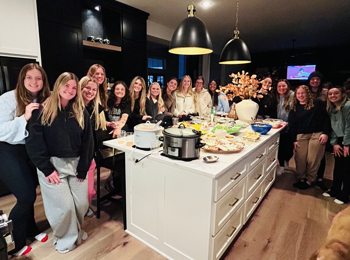 Tonight we welcomed the TEAM back from Fall Break with FAMiLY dinner!  
💙😊💙