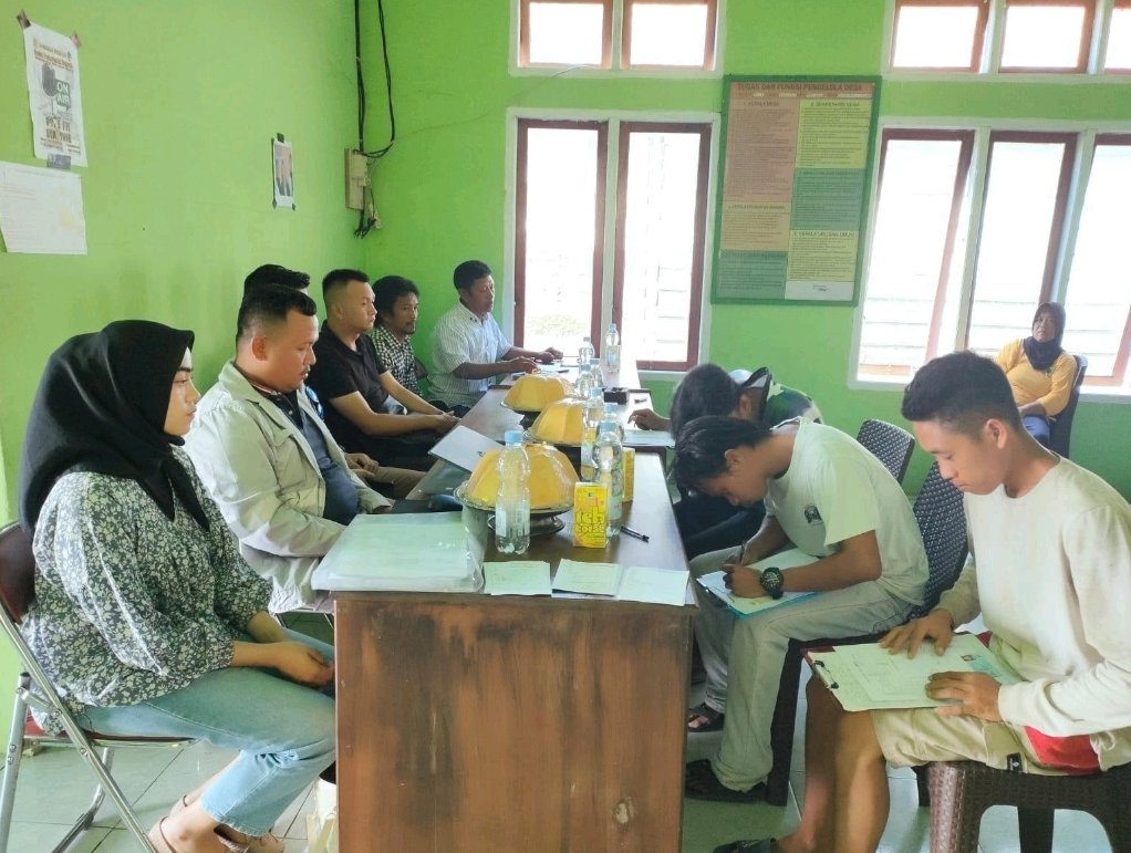 Siang gaes, siapa nih yang masih ikutan job fair untuk bisa dapatkan pekerjaan, pasti kepingin dong ya dapatkan pekerjaan yg dekat dg tempat kita tinggal, seperti halnya warga Desa Tanauge yg melamar pekerjaan di PT GNI