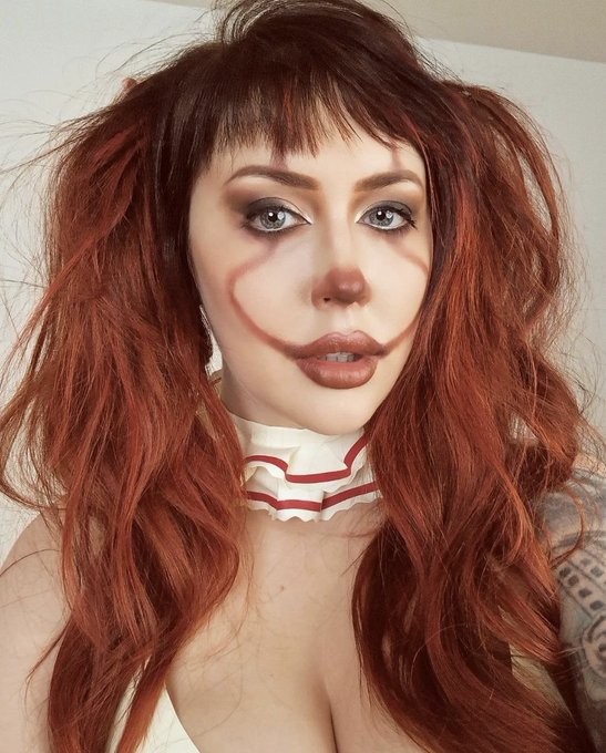 I had so much fun being Pennywise! It was so tough, as the 1990 is my absolute favourite but I still