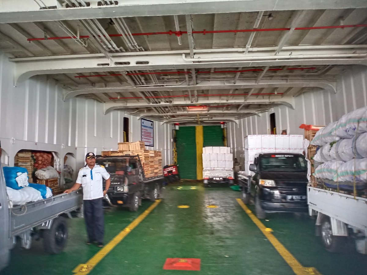 27/10/2023 Kegiatan pengawasan dan pemeriksaan domestik keluar di pelabuhan penyeberangan bajoe oleh petugas
<a href="/BkipmBajoe/">BKIPM BajoeEWAKO</a>
<a href="/BKIPMWilKolaka/">BKIPM Kolaka</a>
#KKPThrive
<a href="/IdjahChadidjah/">Idjah</a>
@BKIPMMakassar