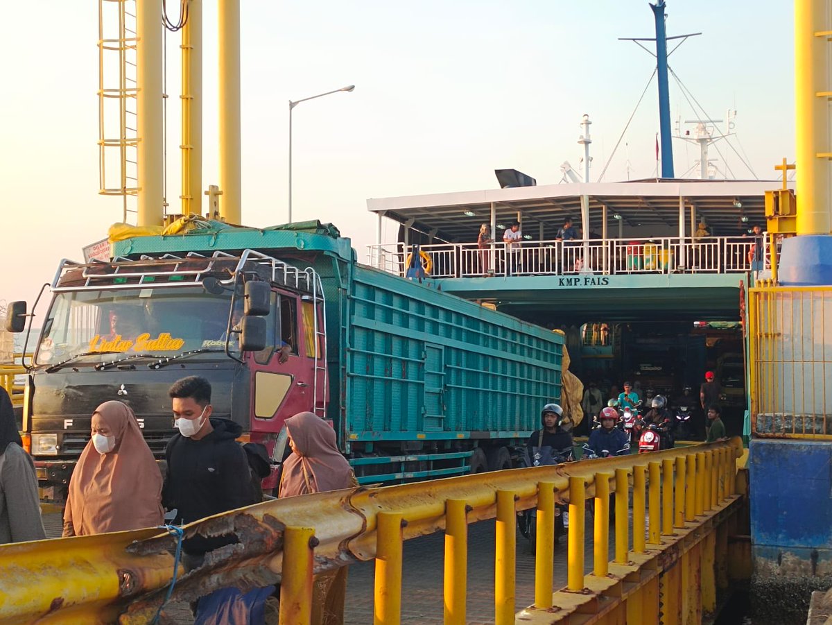 27/10/2023 Kegiatan pengawasan dan pemeriksaan domestik masuk di pelabuhan penyeberangan bajoe oleh petugas
<a href="/BkipmBajoe/">BKIPM BajoeEWAKO</a>
asal
<a href="/BKIPMWilKolaka/">BKIPM Kolaka</a>
#KKPThrive
@bkipm_kkp
<a href="/IdjahChadidjah/">Idjah</a>
@BKIPMMakassar