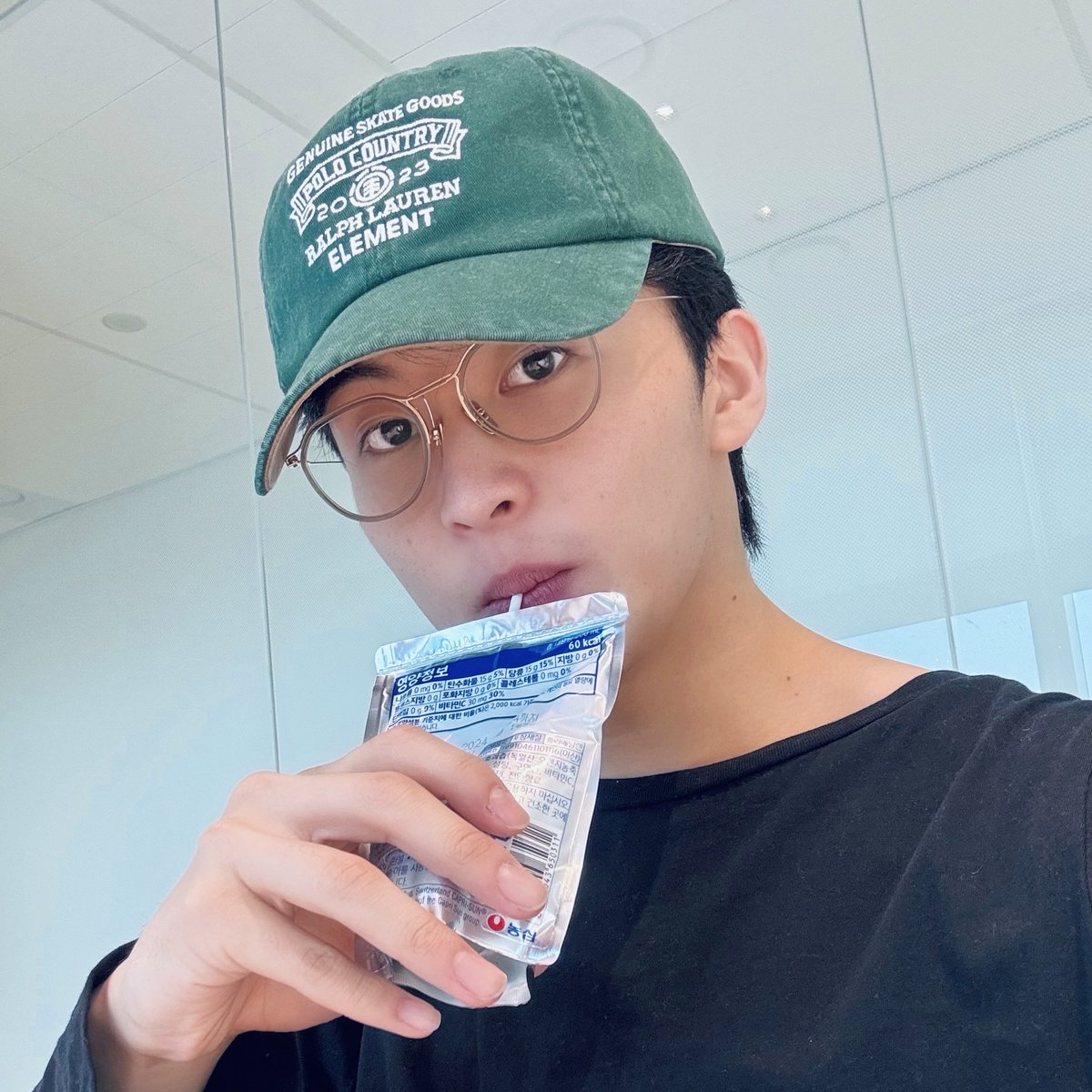 joyfulmarkly's tweet photo. i loveee to see him in specs <3 https://t.co/jsWMgmws8t