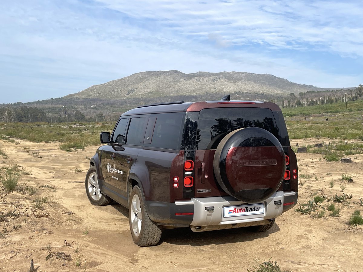 AutoTraderSA's tweet image. We just can't get enough of the Land Rover Defender 130, &amp;amp; we also love the RWC branding on the flanks and on the bonnet! Did you know that Defender is an official partner of the 2023 Rugby World Cup!
#LandRoverDefender #RugbyWorldCup2023 #Defender130 #OffroadAdventure #4x4Life