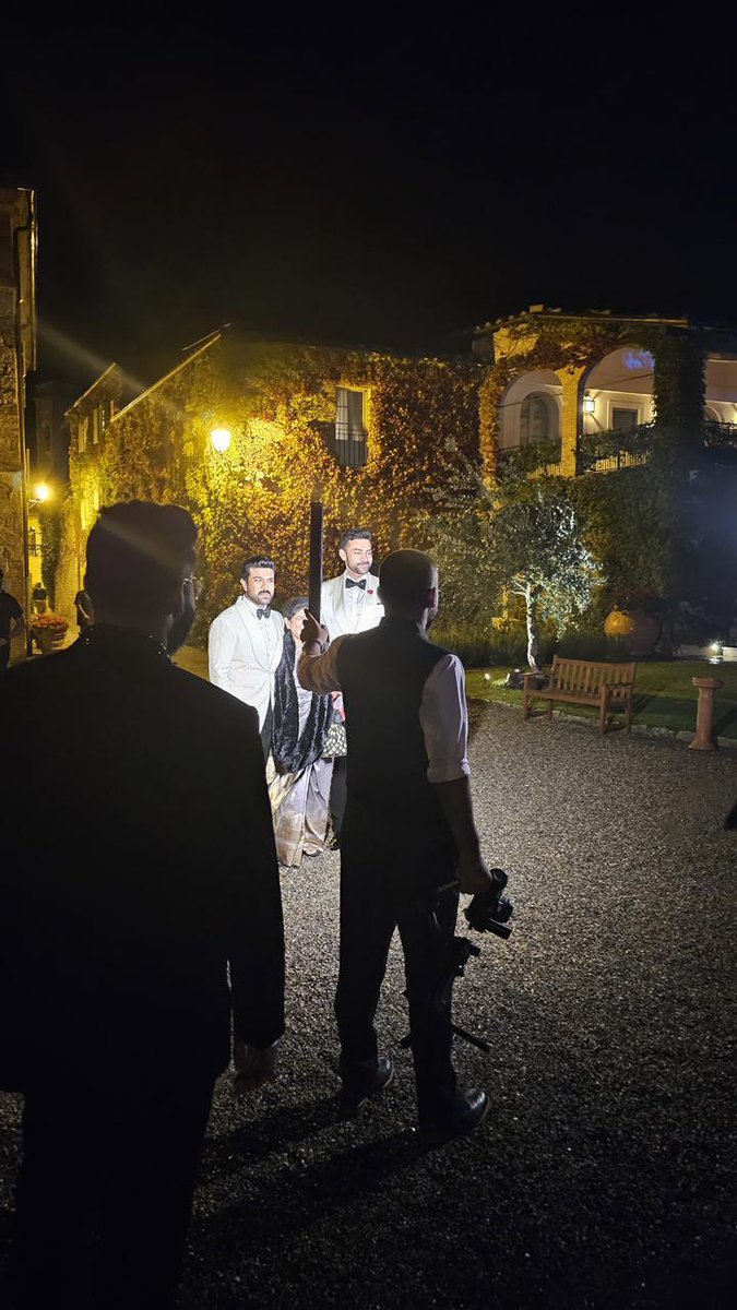 #WeddingBells: @AlwaysRamCharan, @alluarjun at @IAmVarunTej and @Itslavanya's wedding cocktail party in Tuscany #VarunLav #VarunTej #RamCharan #AlluArjun #wedding #Italy #Chiranjeevi