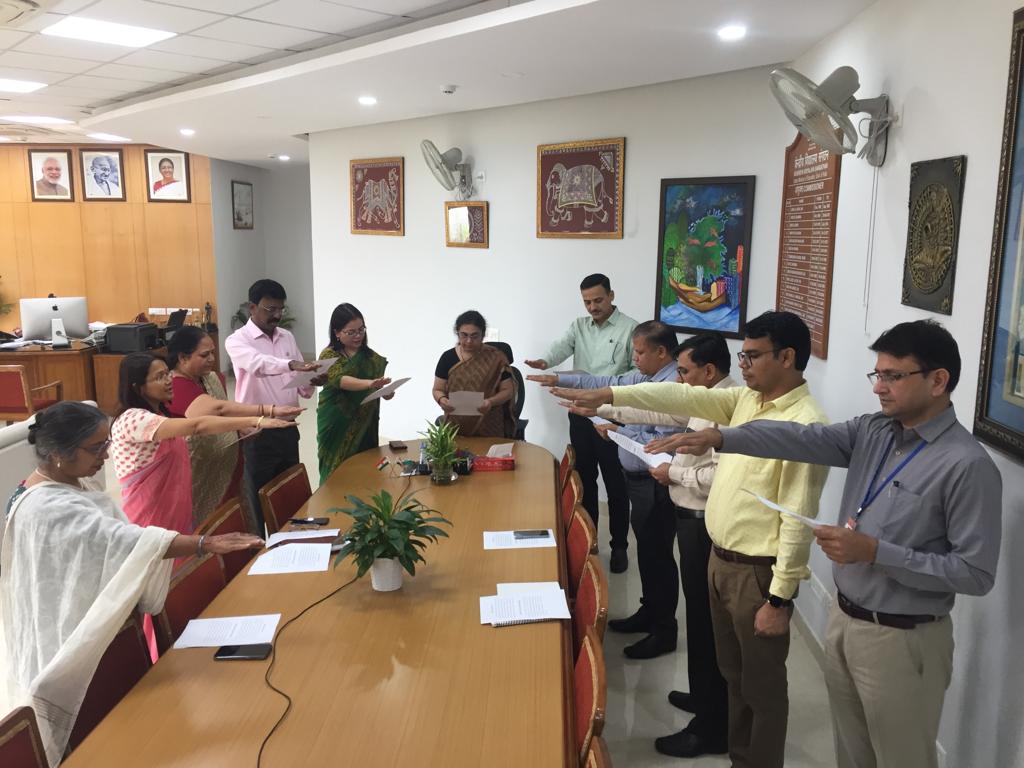 Kendriya Vidyalaya Sangathan (@kvs_hq) on Twitter photo Commissioner, #KVS Smt. Nidhi Pandey, administers the National Unity Day Pledge to the officers of <a href="/KVS_HQ/">Kendriya Vidyalaya Sangathan</a> on the occasion of #NationalUnityDay2023, the birth anniversary of Sardar Vallabhbhai Patel.
#EktaDiwas l #UnityDay2023 l #IronMan l #SardarPatel l #SardarPatelJayanti Commissioner, #KVS Smt. Nidhi Pandey, administers the National Unity Day Pledge to the officers of <a href="/KVS_HQ/">Kendriya Vidyalaya Sangathan</a> on the occasion of #NationalUnityDay2023, the birth anniversary of Sardar Vallabhbhai Patel.
#EktaDiwas l #UnityDay2023 l #IronMan l #SardarPatel l #SardarPatelJayanti