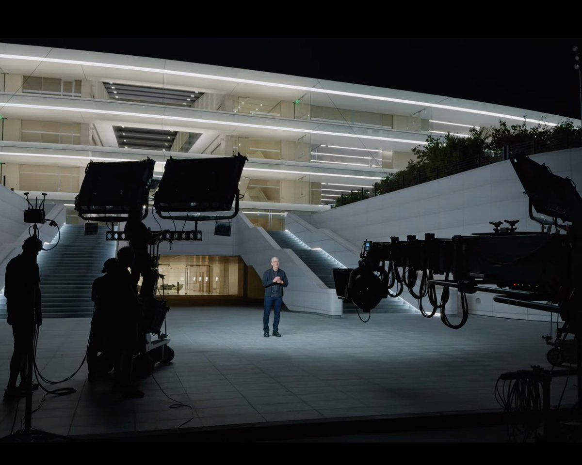 AppleTrack tweet media