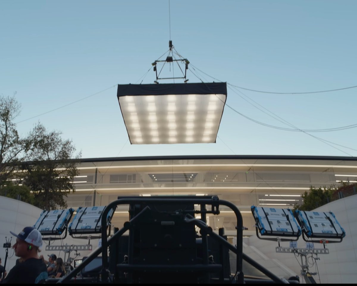 AppleTrack tweet media