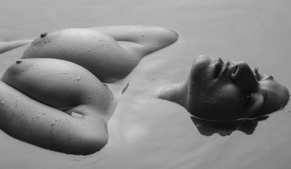 an_ish464's tweet photo. Evolve ✨

#nude #nfsw #nudeart #art #photographicart https://t.co/EHGENhPWWl