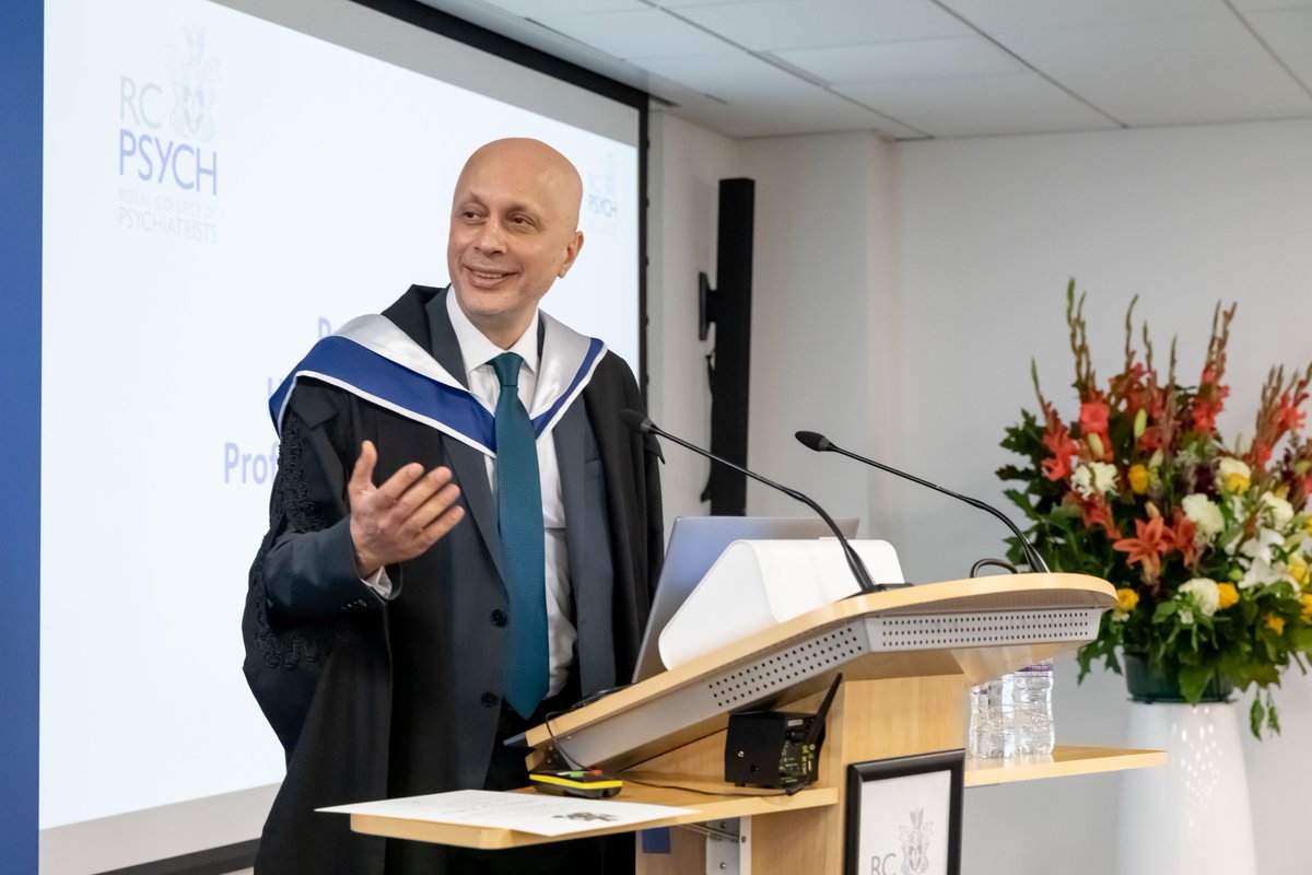 Congratulations to @aluzri1 RCPsych Presidential Lead for Global Mental Health for receiving his Honorary Fellowship and guiding the international team towards a new phase of global work 👏👏