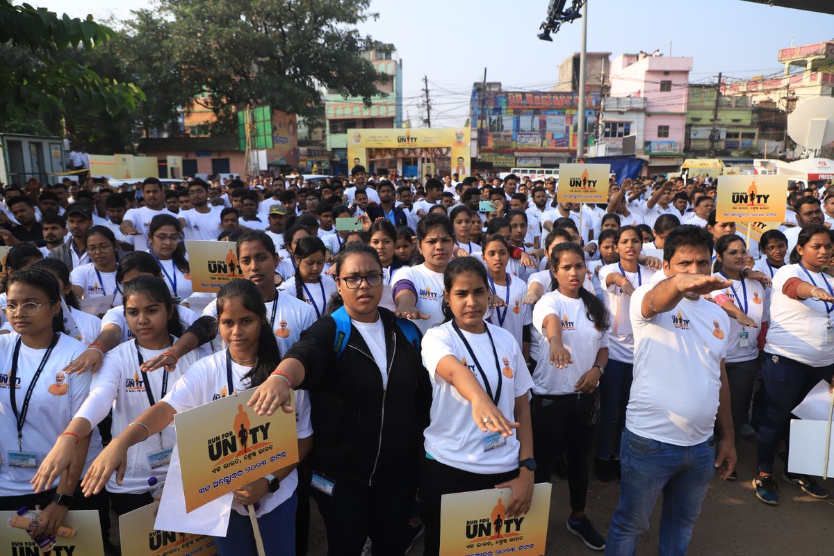 NSDCIndia's tweet image. National Unity Day is not just a day; it&apos;s a pledge we take to strengthen our diverse yet united nation. 

As the hon&apos;ble Union Minister for Education, Skill Development, and Entrepreneurship, Shri Dharmendra Pradhan takes his pledge.

#NationalUnityDay #PledgeForUnity
