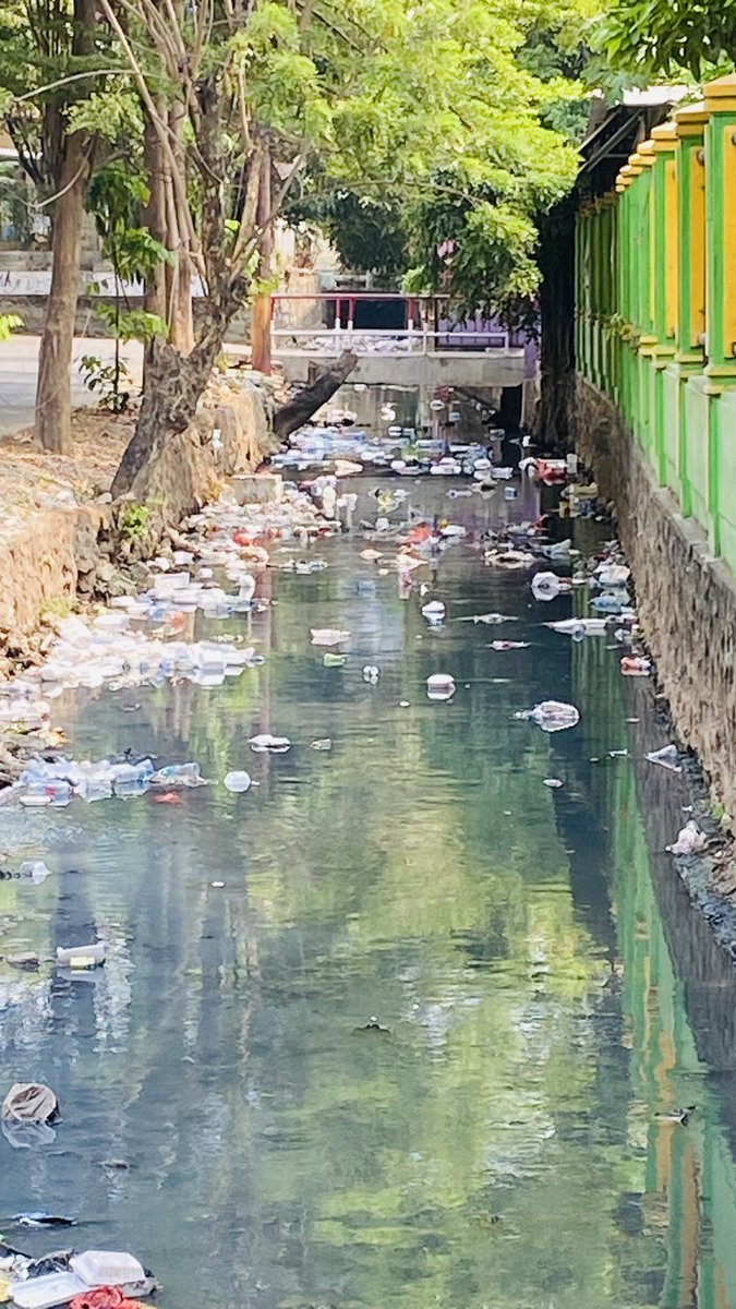 Miris melihat nya padahal ini kali ada nya di belakAng kelurahan Menteng atas Kecamatan setiabudi cc <a href="/DKIJakarta/">Pemprov DKI Jakarta</a> <a href="/kecsetiabudi/">Kecamatan Setiabudi</a>