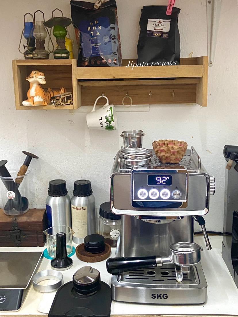 prangkim23's tweet photo. 🤍 ป้ายยา เครื่องชงกาแฟตัวใหม่ของ SKG 
เพิ่งได้มาใหม่ ราคาน่ารักมากๆ
ด้ามชงมาตราฐาน 58 mm. มีอุปกรณ์ให้ครบ
ใส่กาแฟได้ 18-20 กรัมเลย
 ราคาไม่ถึง 5000 ได้ขนาดนี้
เราลองชงไปแล้ว กาแฟรสชาติดี 
กินกาแฟมีความสุขมากก  ☕️

#ใช้จริงรีวิวจริง #ใช้ดีบอกต่อ #รีวิวช้อปปี้ https://t.co/NklKpEOJb6