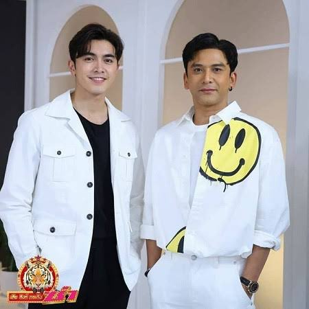 RSDISINI's tweet photo. ภณกับพี่ป๋อมาเจอกันเป็นเรื่องที่ 4 แล้ว
#เก็บแผ่นดิน เจ้านาย-ลูกน้อง
#คู่เวร เจ้านาย-ลูกน้อง
#กรงดอกสร้อย พ่อตา-ลูกเขย
#ยิหวาดาตัง เป็นคู่จิ้นมั้ยนะะ 🤣🤣

#pon_nawasch
#poh_natthawut https://t.co/lN7XPZRAK7