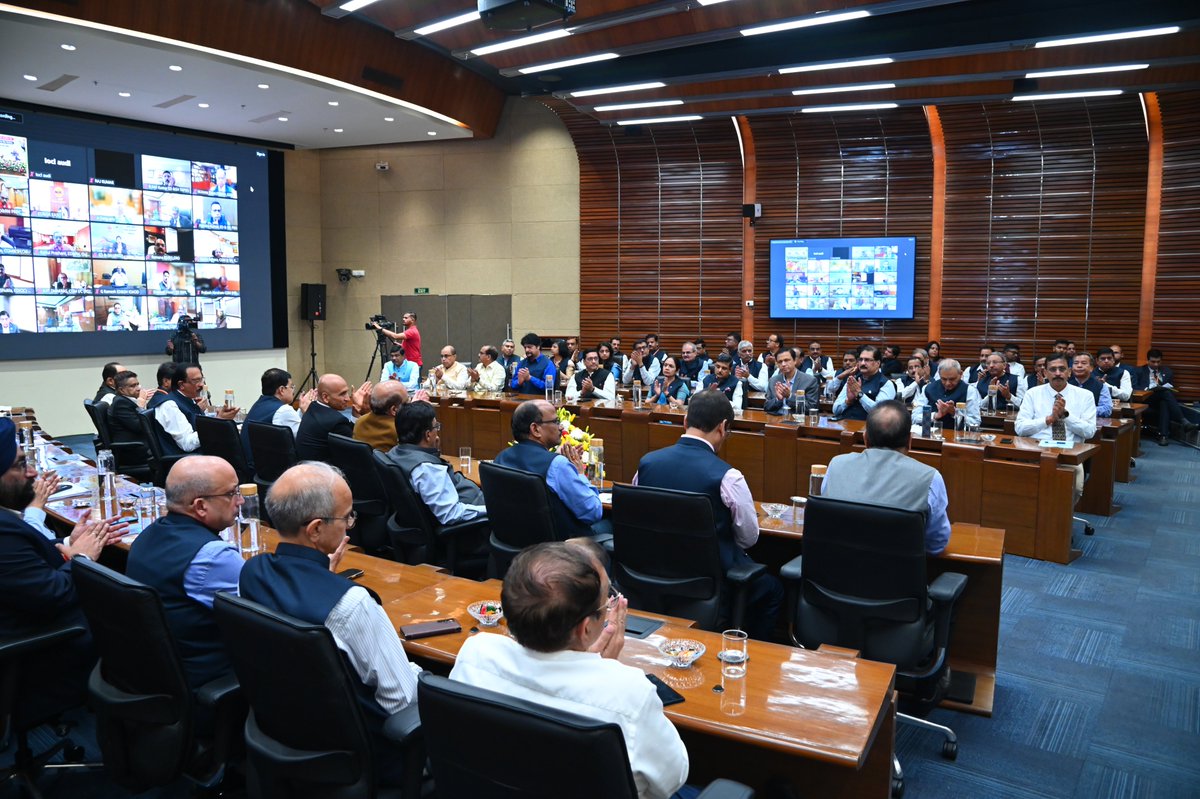 Sh Aravinda Kumar, Vigilance Commissioner graced the inaugural function of <a href="/VAW2023/">101</a> at <a href="/IndianOilcl/">Indian Oil Corp Ltd</a>. Along with <a href="/ChairmanIOCL/">ChairmanIOC</a> and the board, the stage was set for plethora of engaging and awareness-raising activities. <a href="/CVCIndia/">CVC, Govt. of India</a> <a href="/PetroleumMin/">Ministry of Petroleum and Natural Gas #MoPNG</a> #aksinghips