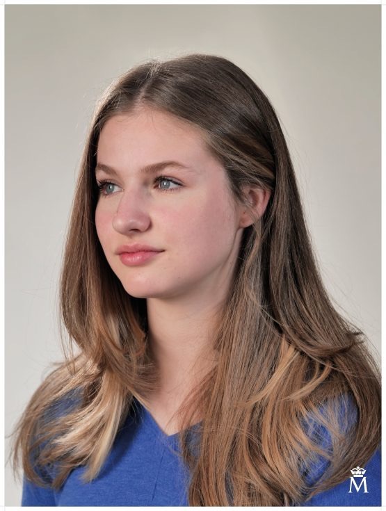 🇪🇸 Hoy la Princesa Leonor cumple 18 años y jura la Constitución Española ante las Cortes Generales. Un día histórico.

Mi respeto y felicitación a la futura Reina de España.