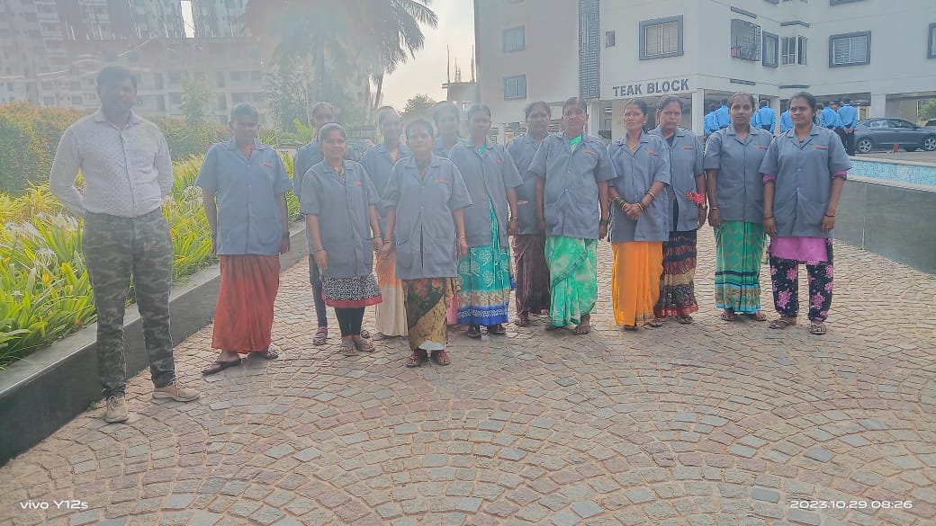 IndyaEstates's tweet photo. "We just don't live here, we thrive here"
Behind every hygienic and beautiful place, there is a productive maintenance team.
.
.
.
.
.
#atlantarealestate #bangalore #banglore #change #day #houstonrealestate #increase #ones #people #real #real_estate #clean #lifestyle #HealthyLife https://t.co/9Iq53JOW2S
